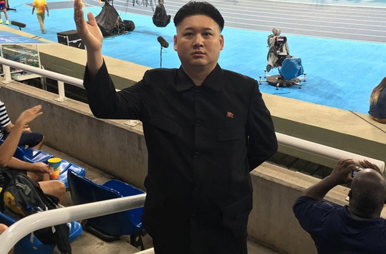 “Ban sao” ong Kim Jong-un gay sot o Olympic Rio 2016-Hinh-6